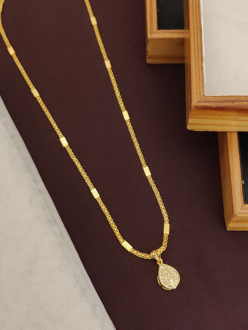 Urvashi Pendant Chain - Wortica