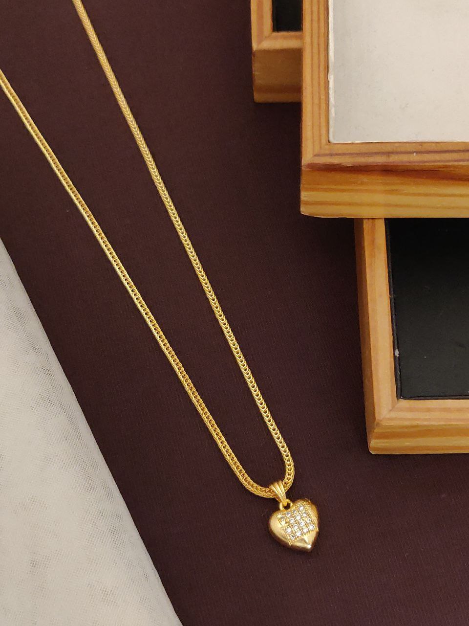 Ritu Pendant Chain - Wortica