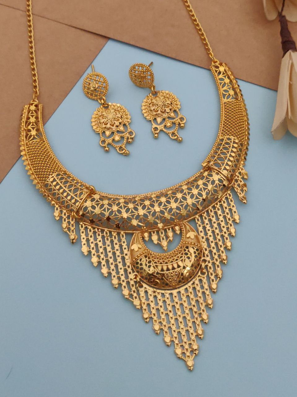 Rashmika Necklace Set - Wortica