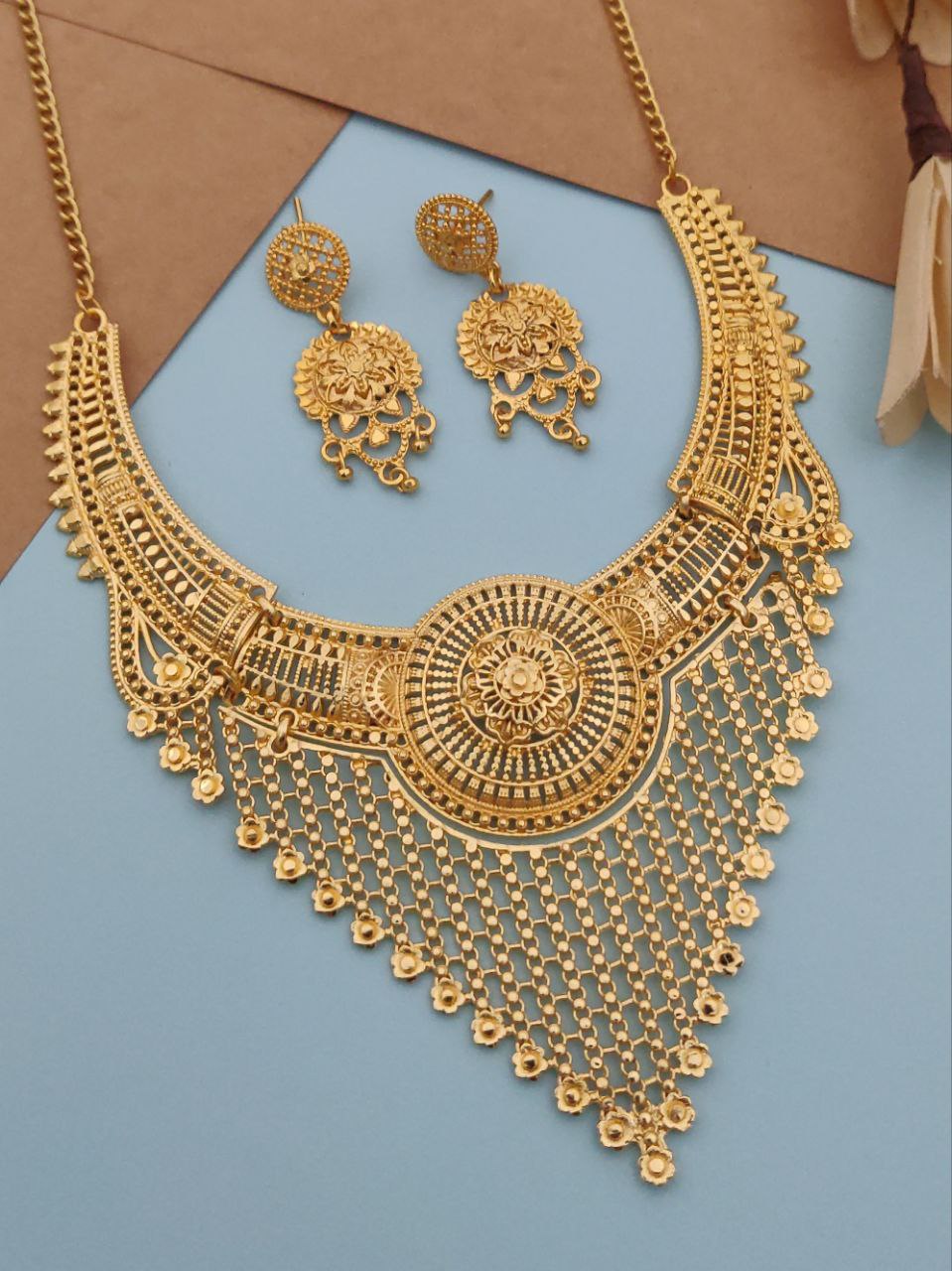 Shriya Necklace Set - Wortica