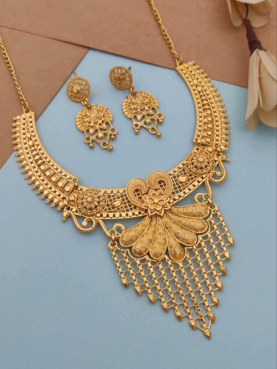 Anushka Necklace Set - Wortica
