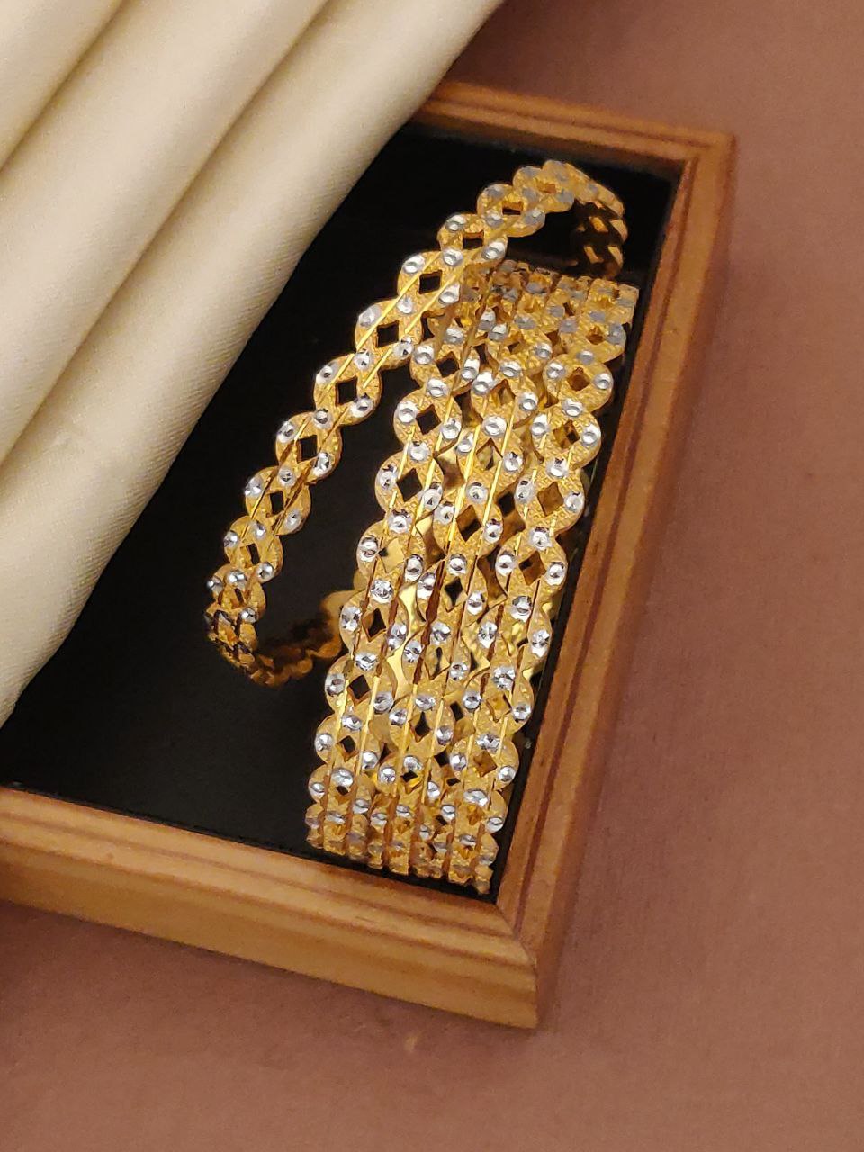 Niharika Dot Point Bangle (4 Pis) - Wortica