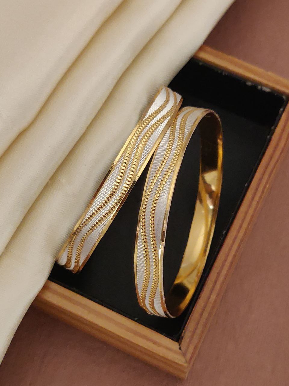 Surbhi Bangle (2 Pis) - Wortica