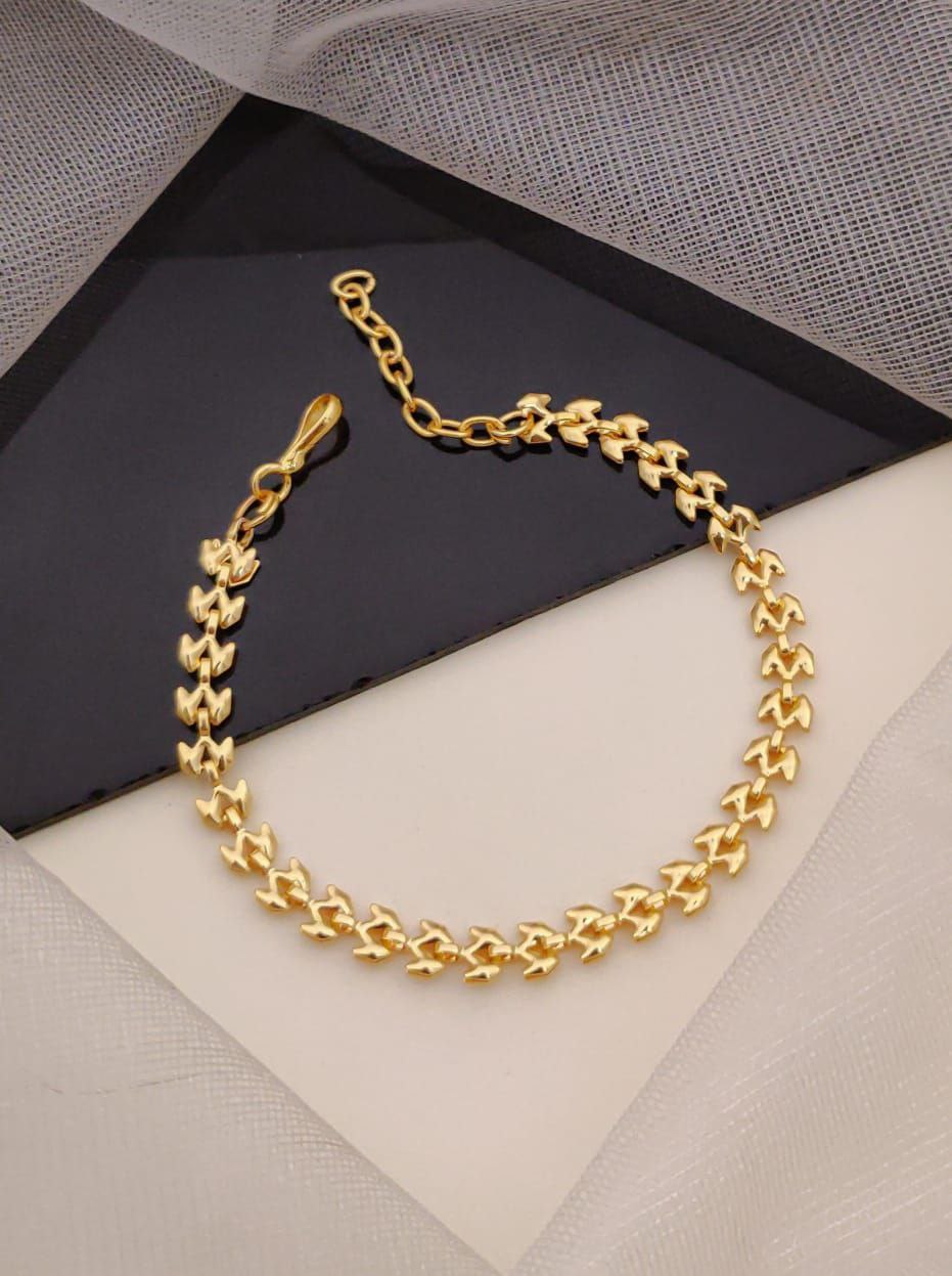 Kriti Kharbanda bracelet - Wortica