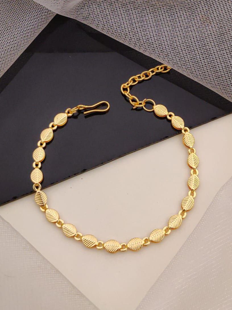 Shraddha Srinath bracelet - Wortica