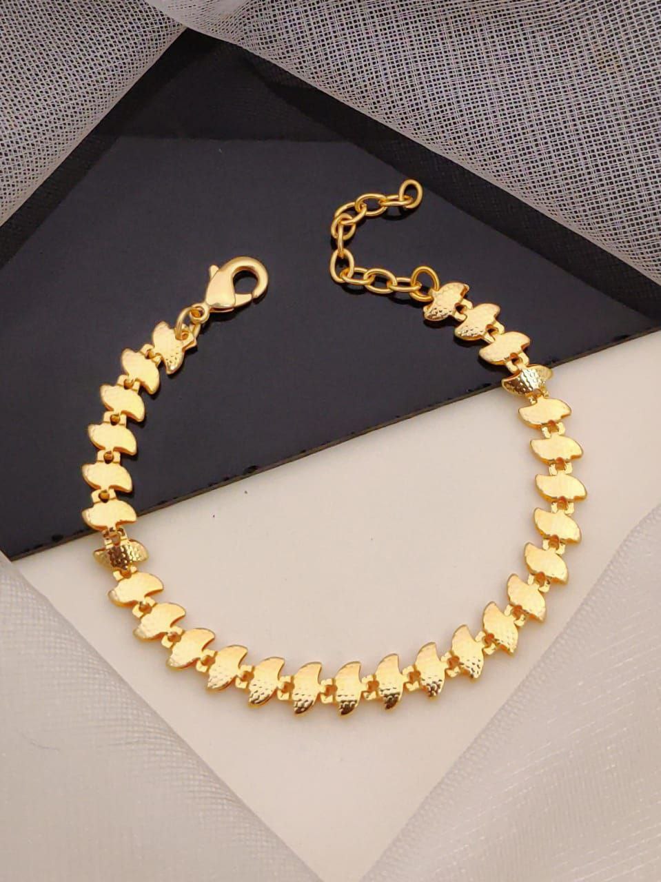 Janhvi Kapoor bracelet - Wortica