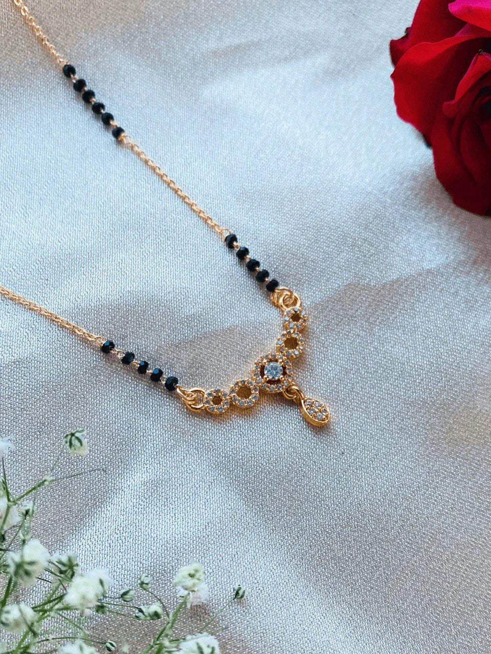 Seema Biswas Mangalsutra - Wortica