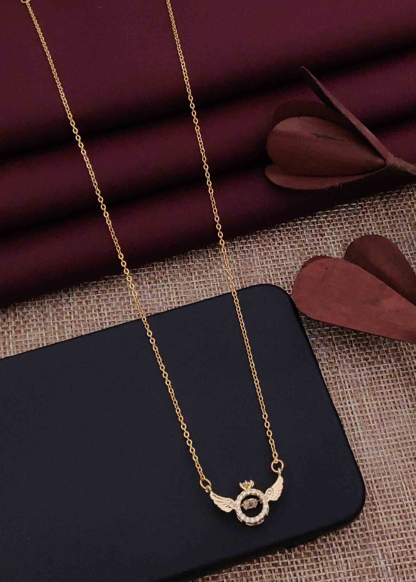 Shruti Haasan Gold Plated Pendal Chain - Wortica