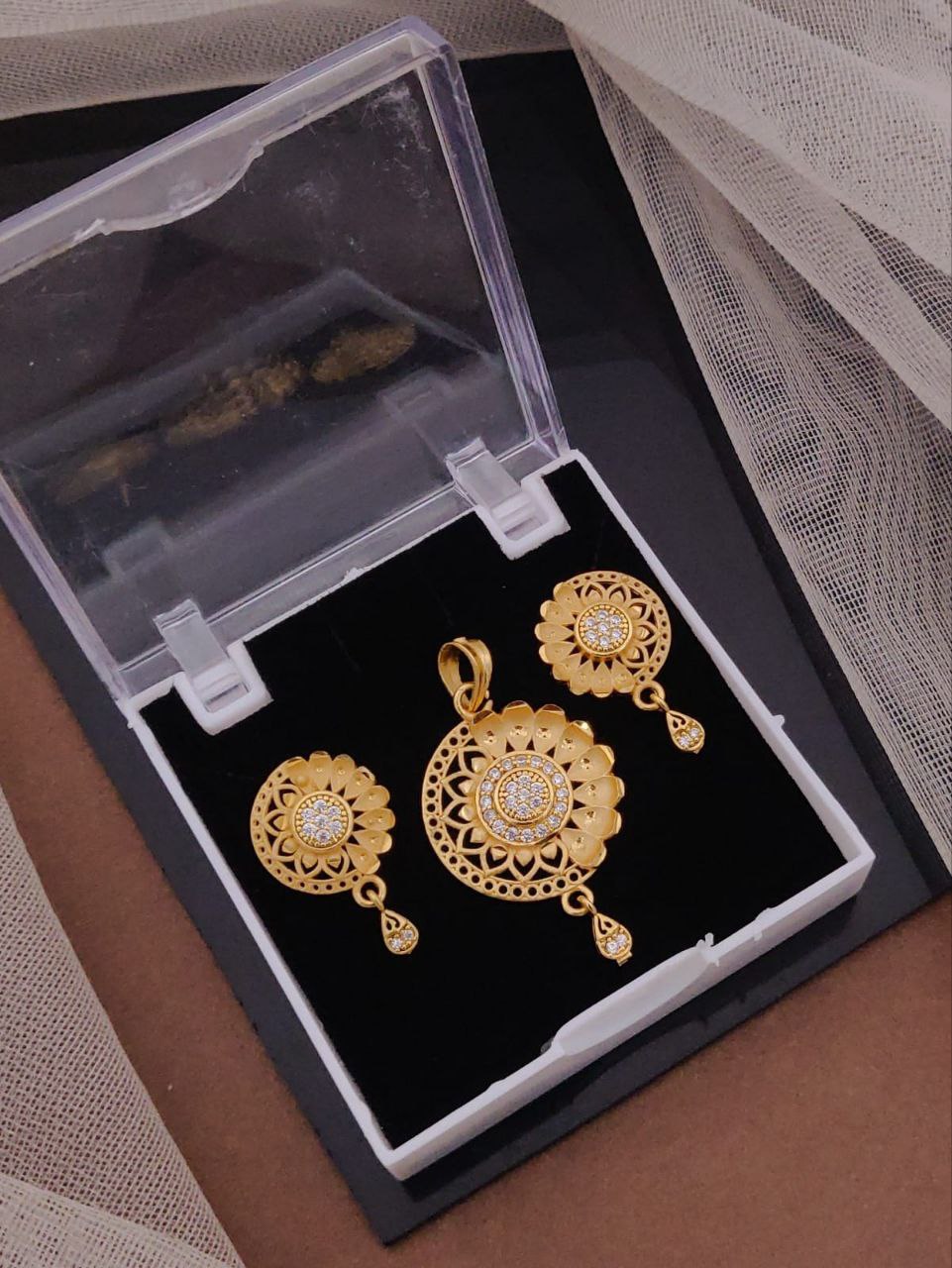 Sushmita Sen Pendal Set - Wortica