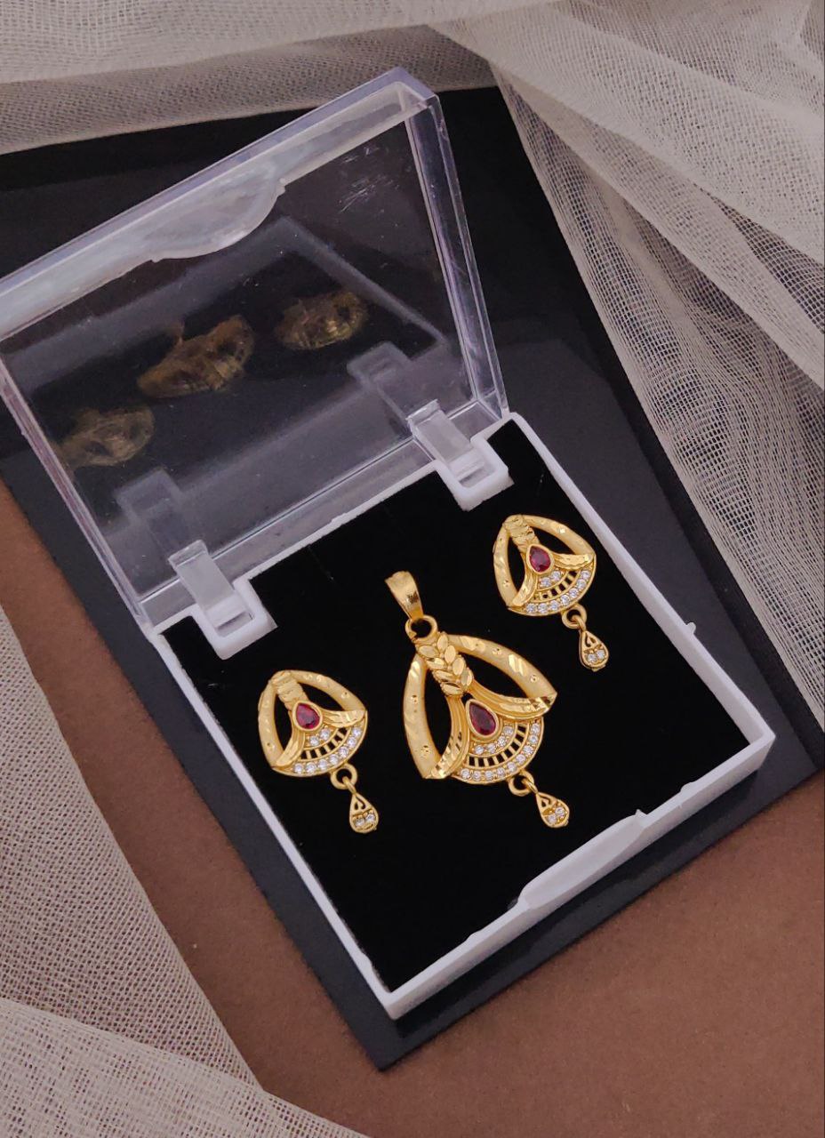 Krithi Sharma Pendal Set - Wortica
