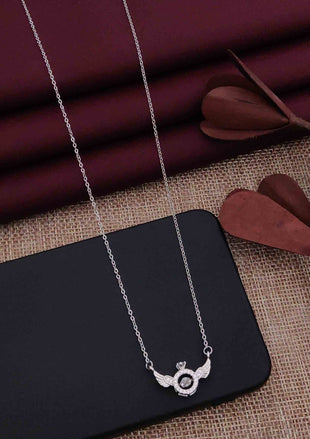 Shruti Haasan Silver Pendal Chain - Wortica